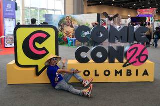 Comic Con de Bogotá recibe a miles de fanáticos de cultura 'geek' con creativos atuendos