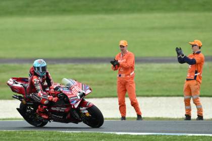 Marc Márquez suma su noveno triunfo al 'sprint' en Australia y es nuevo líder