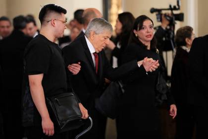 Expresidente colombiano César Gaviria está hospitalizado y estable tras cirugía abdominal