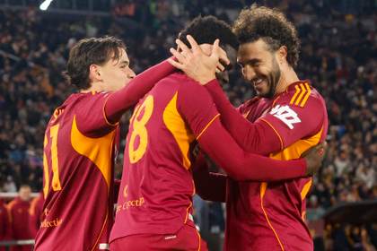 1-0. Mario Hermoso mantiene al Roma en la pelea 'Champions'