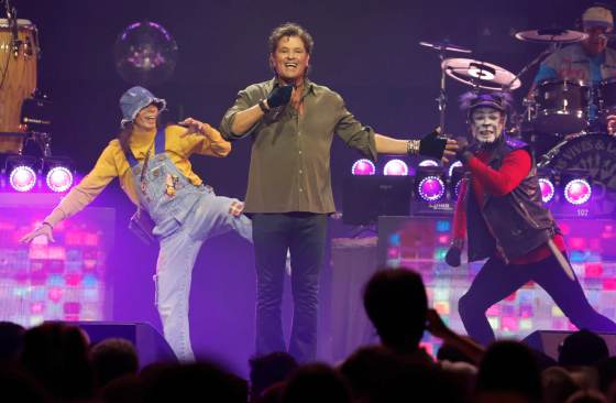 Cientos de niños viven su primer concierto con Carlos Vives y las fábulas infantiles