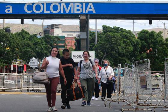 Venezuela desaconseja cruzar hacia Colombia tras cierre fronterizo por elecciones