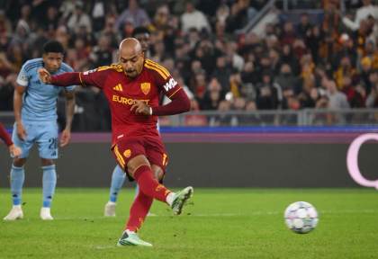 4-0. El Roma se divierte con dos exatléticos como protagonistas