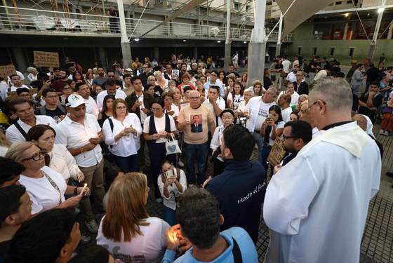 Venezolanos hacen vigilia para honrar a la madre del preso político que murió en prisión