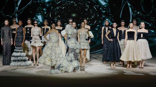 Hannibal Laguna, una oda al blanco y negro en la semana de la moda de Madrid