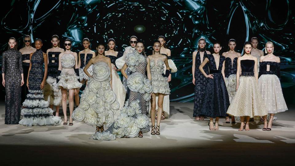 Hannibal Laguna, una oda al blanco y negro en la semana de la moda de Madrid