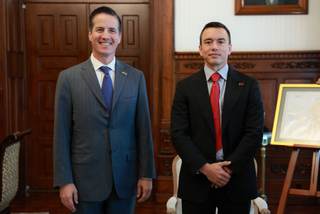 Noboa se reunió en Quito con senador de EEUU para tratar temas de cooperación en seguridad