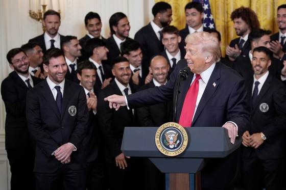 Trump: ¿Quién es mejor, Pelé o Messi? Yo creo que Messi"