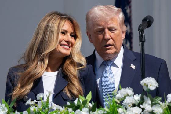 Melania Trump niega haber tenido una relación cercana Jeffrey Epstein y Ghislaine Maxwell