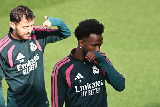 La salida de Vinícius por sanción, única novedad en la convocatoria del Madrid al clásico