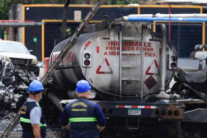 Panamá reabre parcialmente el puente sobre el Canal tras el incendio que dejó un muerto