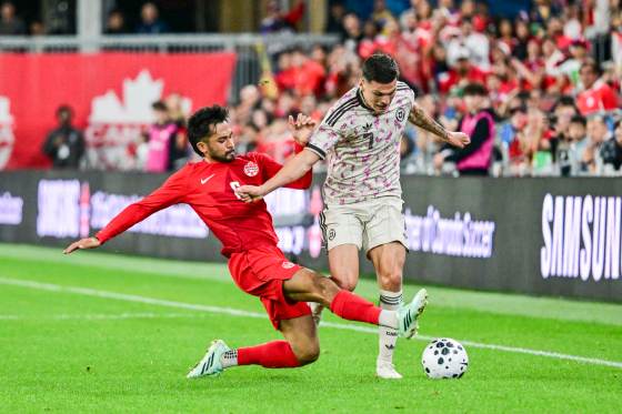 1-0. Canadá derrota con un gol de Jonathan David a un Chile que acabó con nueve jugadores