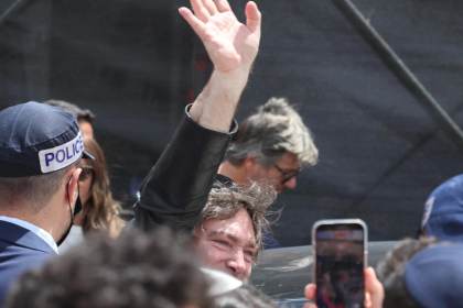 Milei se reúne en Chile con la subsecretaria de Estado para la Diplomacia Pública de EEUU