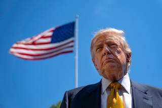 Trump llama "perdedores" a quienes critican su preacuerdo con Irán para reabrir Ormuz