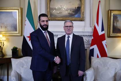 Starmer aborda con el presidente sirio la necesidad de reabrir Ormuz por impacto económico