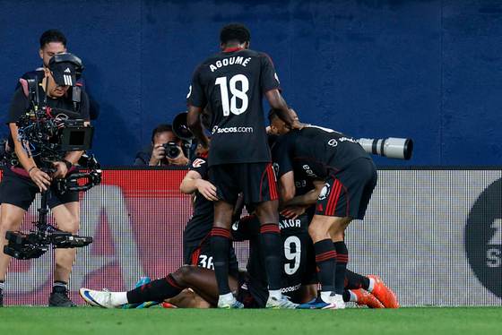 2-3.- El Sevilla acaricia la permanencia tras remontar a un Villarreal relajado