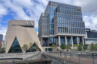 V&A East, el nuevo museo de Londres inspirado por Balenciaga que invita a "dejar huella"