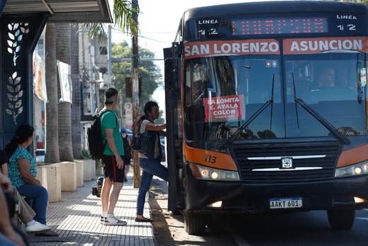 La capital paraguaya amanece con paro de buses por pago de subsidio ante alza de combustibles