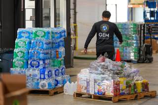 Los venezolanos de Miami transforman su angustia por los terremotos en ayuda humanitaria