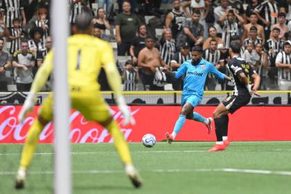 Atlético Mineiro remonta, elimina a Santos en penales y espera en semis a City o Cienciano