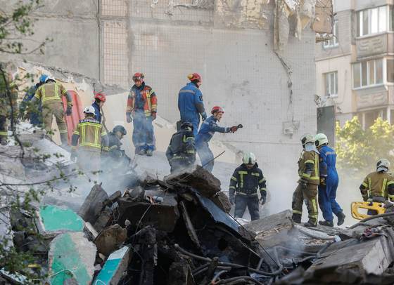 Sube a cinco la cifra de muertos y a 44 la de heridos en el ataque ruso masivo contra Kiev