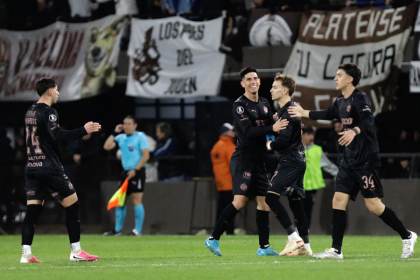 2-1. Fluminense resiste los embates de Platense y se clasifica a semifinales