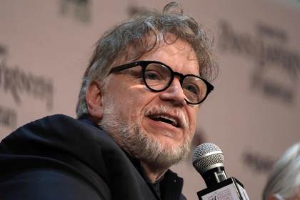 Guillermo del Toro advierte en México que "el fascismo se puede poner de moda otra vez"