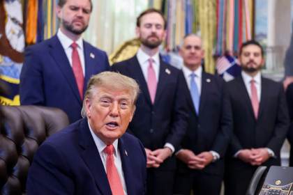 Trump llama "tonta" a una periodista de CNN y "estúpida" a otra de ABC News