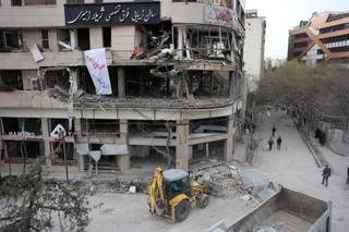 Irán lanza una nueva oleada de ataques contra Israel y las bases de EEUU en Oriente Medio