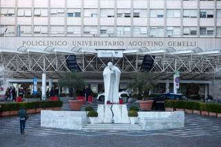El papa estará en una nueva habitación en el Gemelli por restructuración del apartamento
