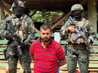 Ecuador detiene a sujeto presuntamente vinculado a un grupo disidente de las FARC