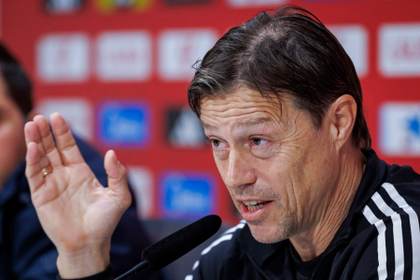 El argentino Almeyda afirma que pausas en el Mundial convierten al fútbol en otro deporte