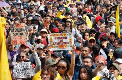 La oposición colombiana exhibe su fuerza en el primer paro nacional con De la Espriella