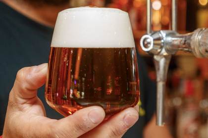 La OCU advierte de las cervezas con "poco" limón y las mismas calorías que la clásica