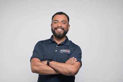 Votantes latinos se alejan de Trump, y su política para Venezuela y Cuba no le ayuda mucho