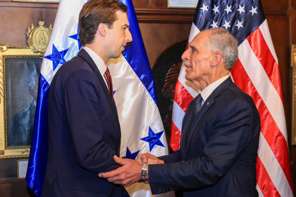 Presidente hondureño y subsecretario de EEUU dialogan sobre inversión, energía y seguridad