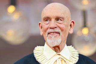 John Malkovich, aclamado en la Mostra por su comedia negra chilena 'Wild Horse Nine'