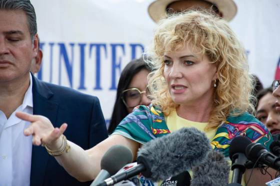 Abogada de inmigrante herido por ICE: "Está detenido en Texas y tiene bala en el cuerpo"