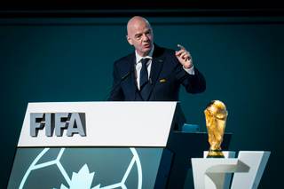 Infantino defiende un Mundial de 48 selecciones para atraer inversión más allá de Europa
