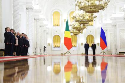 Putin destaca oportunidades para reforzar la cooperación con Congo al recibir a su líder