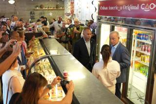 Panadería cubana de Miami "condena el socialismo" tras visita de un congresista demócrata