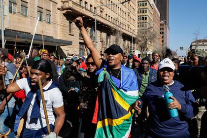 Miles de manifestantes antiinmigración protestan en Sudáfrica en plena ola de xenofobia