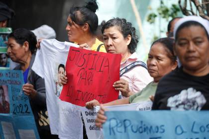 Salvadoreños protestan contra juicio masivo y piden procesos penales transparentes