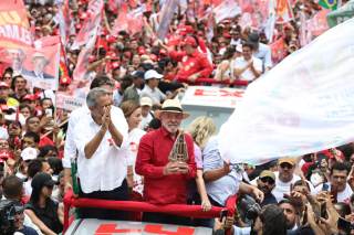 Lula alimenta noticia falsa anticatólica sobre Flávio Bolsonaro en recta final de campaña