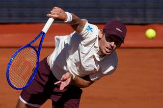 El australiano De Miñaur supera al austríaco Ofner en un exigente estreno en Barcelona