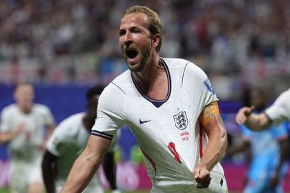 2-1. Kane rescata a Inglaterra en una trabajada victoria ante RD Congo