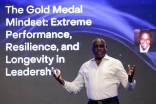 Carl Lewis reivindica disciplina y constancia para triunfar en el deporte y los negocios