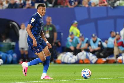 Mbappé: "No me fijo en lo que hace Messi"