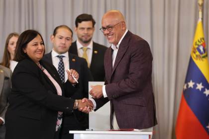 El chavismo y la oposición se reúnen para iniciar su tercer ciclo de diálogo en Venezuela