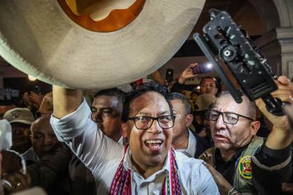 Ventaja de Sánchez sobre Fujimori sigue sobre 20.000 votos con 96 % del escrutinio en Perú